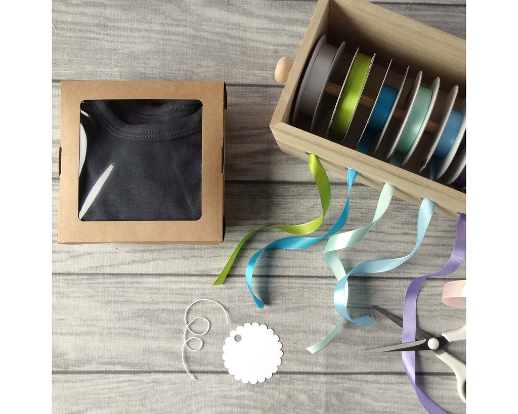 Herstellung Geschenkbox aus Kraftpapier mit Fenster für Shirts und Bodys von Smartbabies