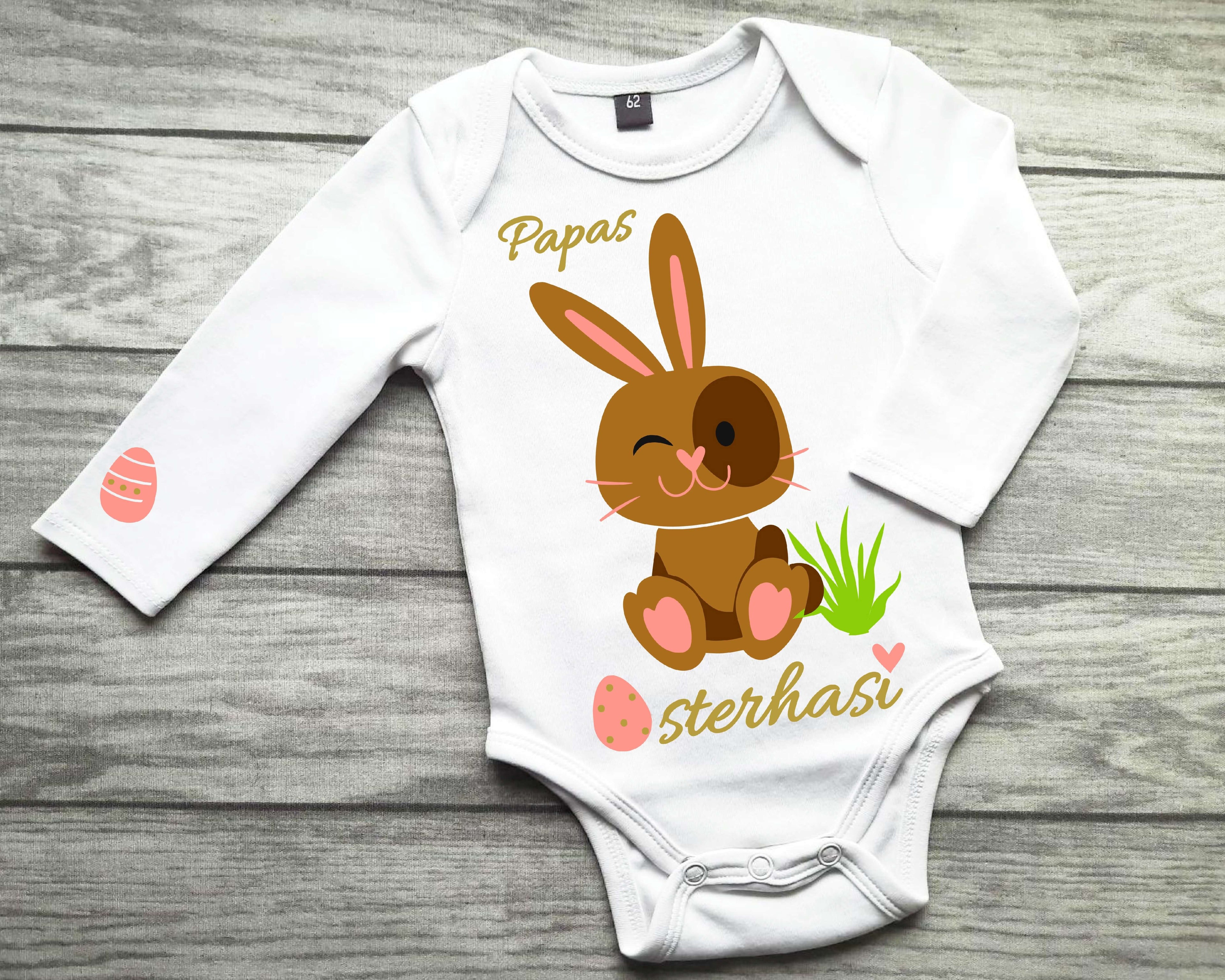 weißes Babybody mit Osterhase für Ostern in hellbraun und rosa Eier, mit gold metallic Effekt, Papas Osterhasi