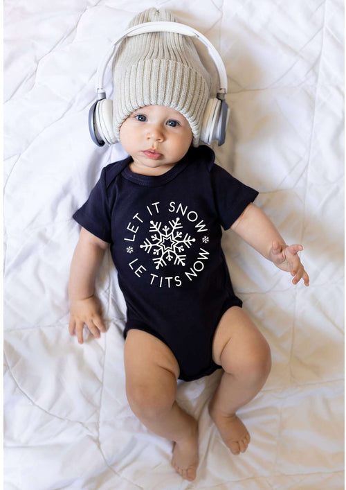 liegendes Baby mit witzigem Weihnachts-Body LETITSNOW in french navy