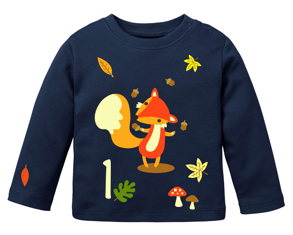 navi farbenes Geburtstagsshirt für erste Geburtstage, bedruckt mit süßem Fuchs, der Eicheln jongliert und herbstlicher Szene, und Name und Zahl
