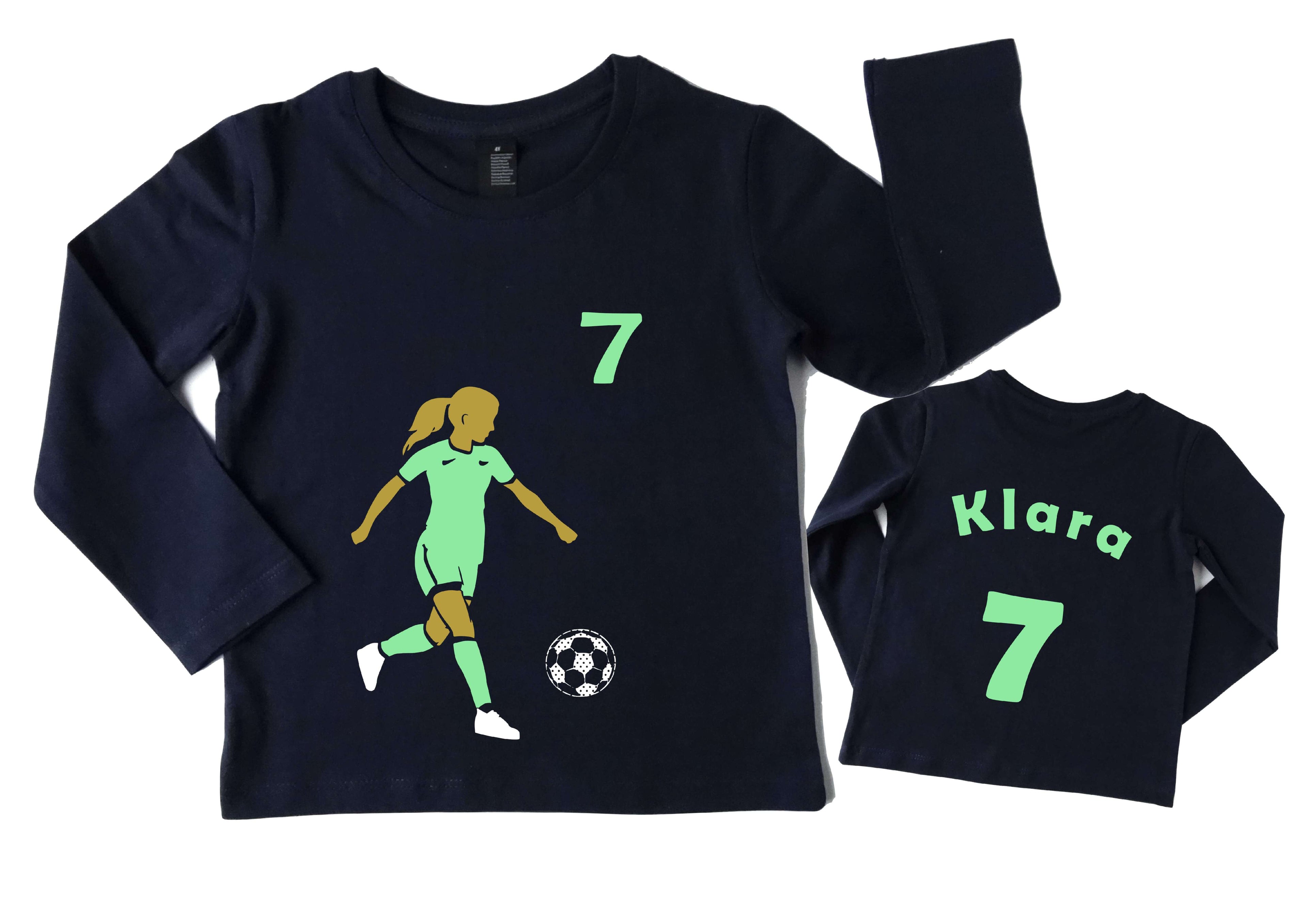 Geburtstagsshirt für coole Fußball Mädchen mit gold metallic Effekt, mit Fußballerin Name und Zahl Trikot Rückseite, mintes Trikot