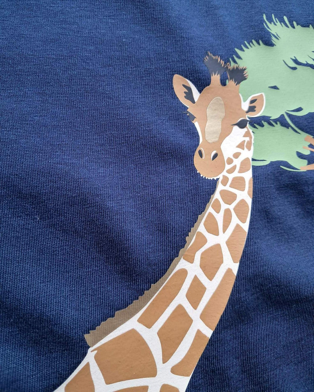 Detailansicht Geburtstagsshirt Giraffe für Kinder mit Name und Zahl