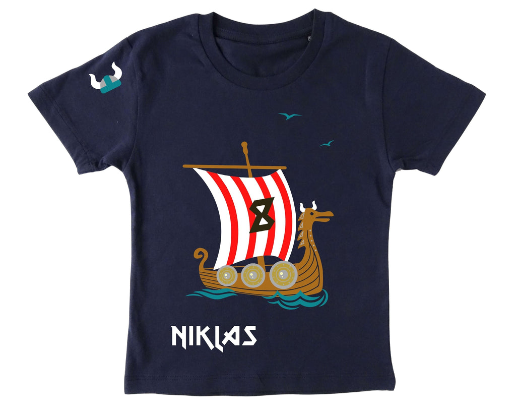 navi Geburtstagsshirt Wikinger Schiff mit Name und Zahl und silber metallic Effekt, Segel rot weiß