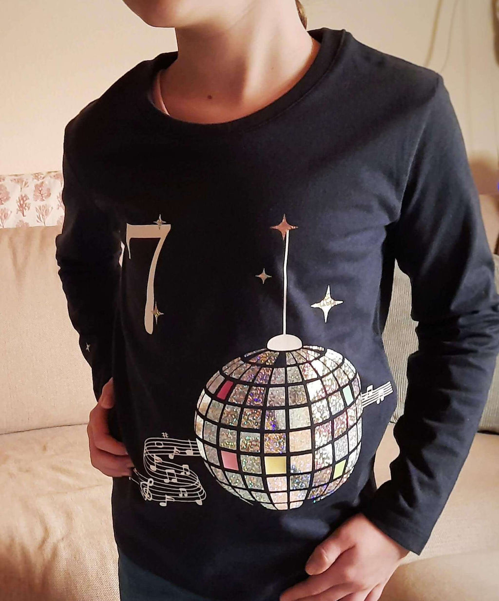 Tragebild navi Geburtstagsshirt Disko Kugel, mit Name und Zahl für Kinder, mit holographischem Effekt und langen Ärmeln