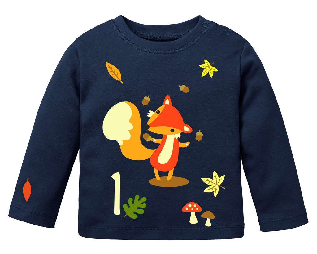 navi farbenes Geburtstagsshirt für erste Geburtstage, bedruckt mit süßem Fuchs, der Eicheln jongliert und herbstlicher Szene, und Name und Zahl