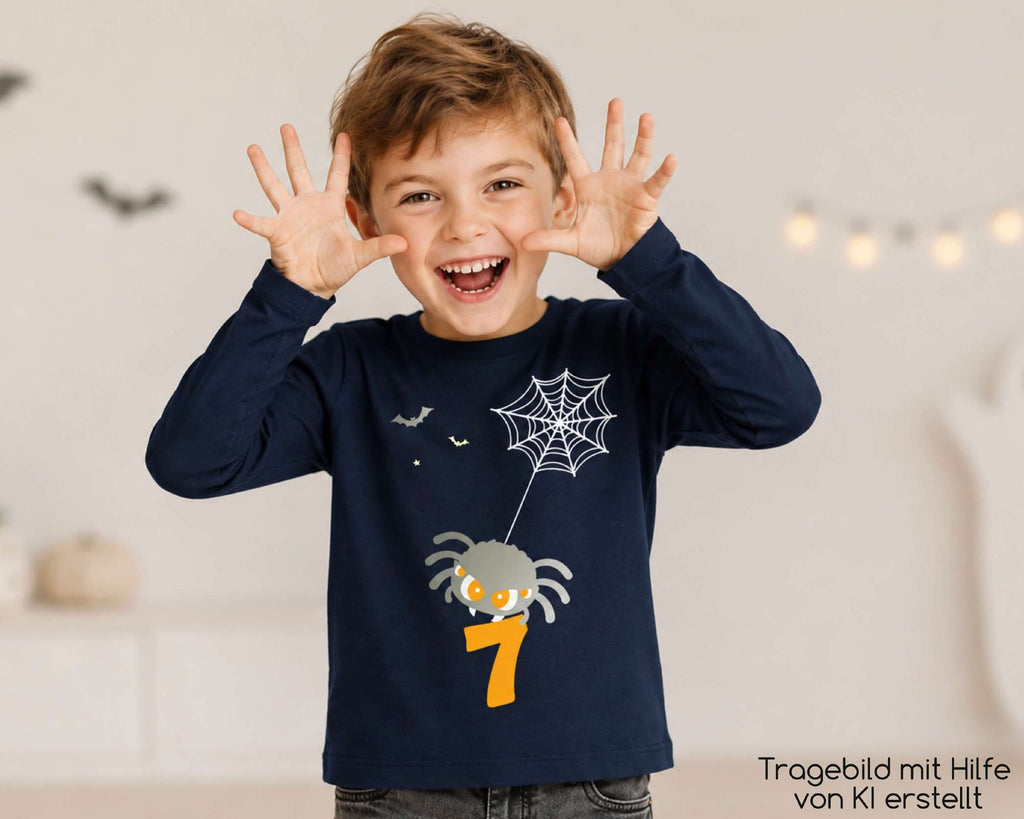 Tragebild von Geburtstagsshirt mit süß gruseliger Spinne im Netz für Kinder-Halloween mit Name und Zahl