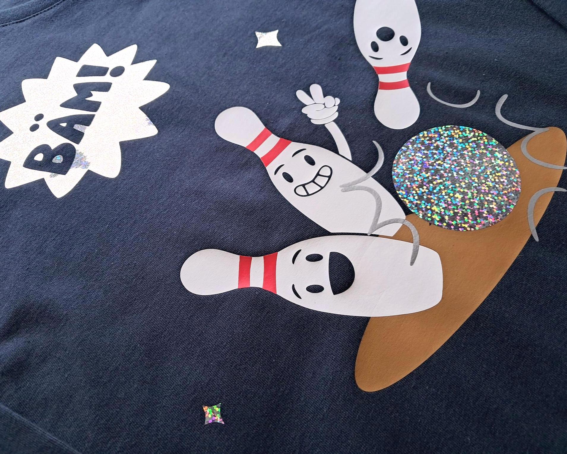 Details Kegel, navi Kinder-Geburtstagsshirt Bowling oder Kegeln, mit Name, Zahl und holographischem 
Aufdruck, mit Tikotrückseite