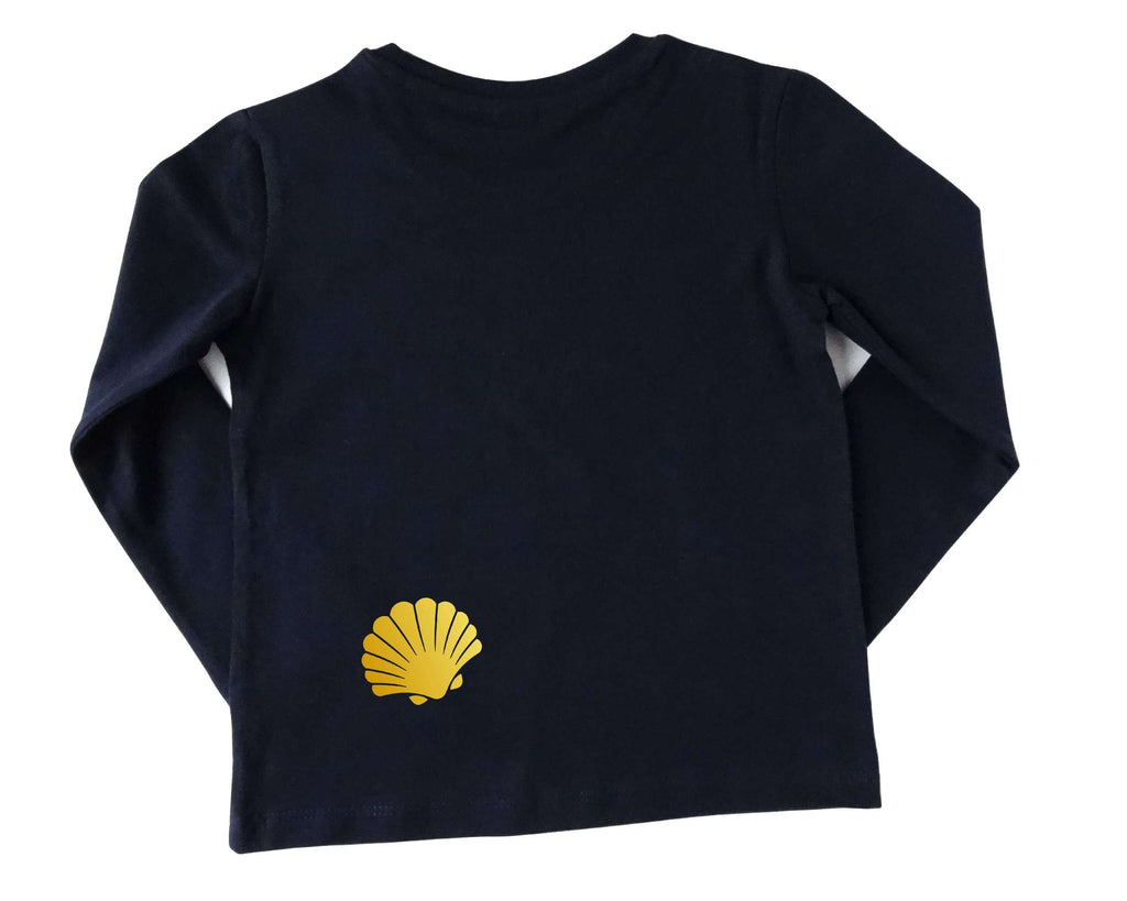Rückseite mit goldener Muschel von navi Geburtstagsshirt Meerjungfrau auf goldener Muschel mit Name und Zahl und langen Ärmeln