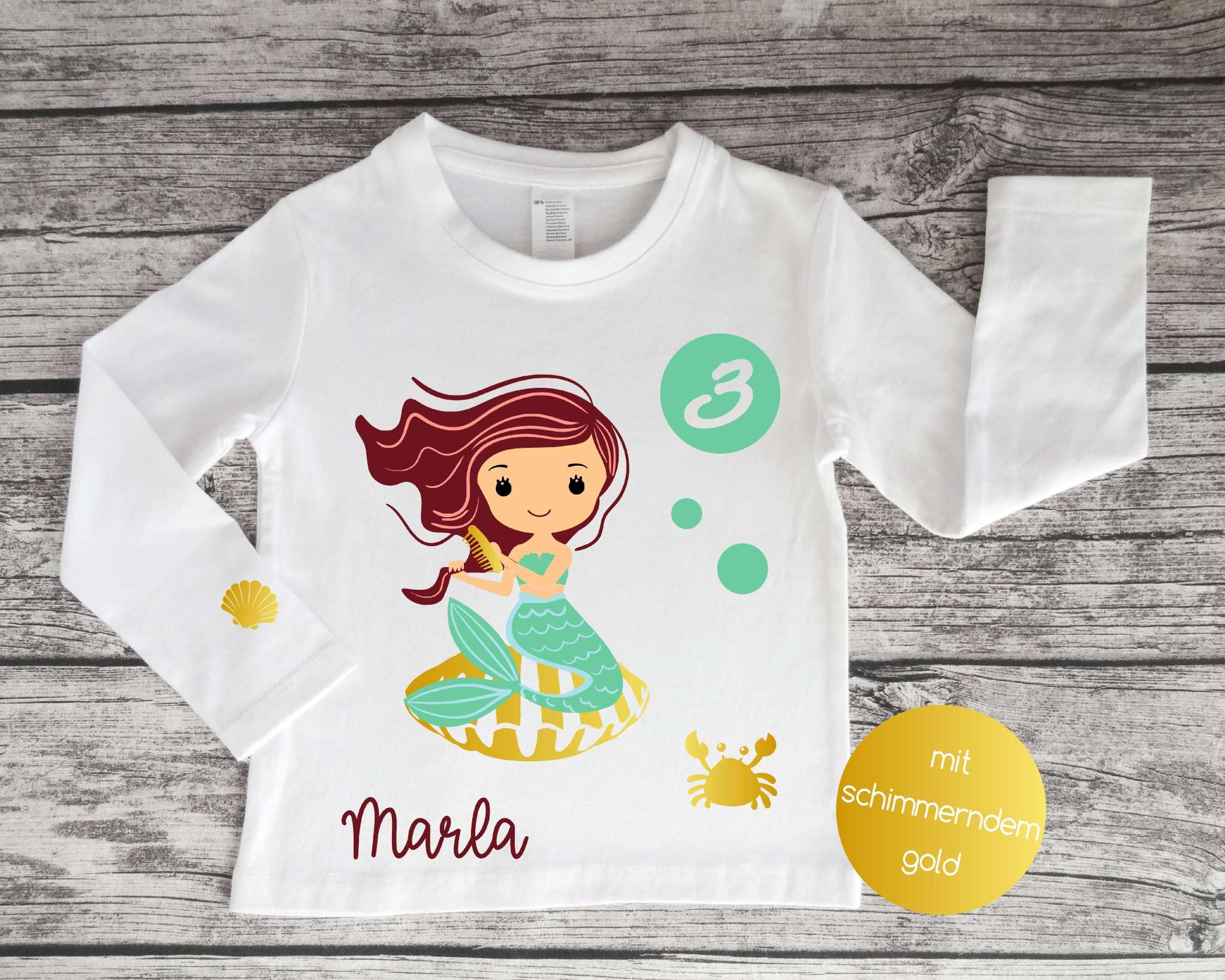 weißes Geburtstagsshirt Meerjungfrau auf goldener Muschel mit Name und Zahl und langen Ärmeln