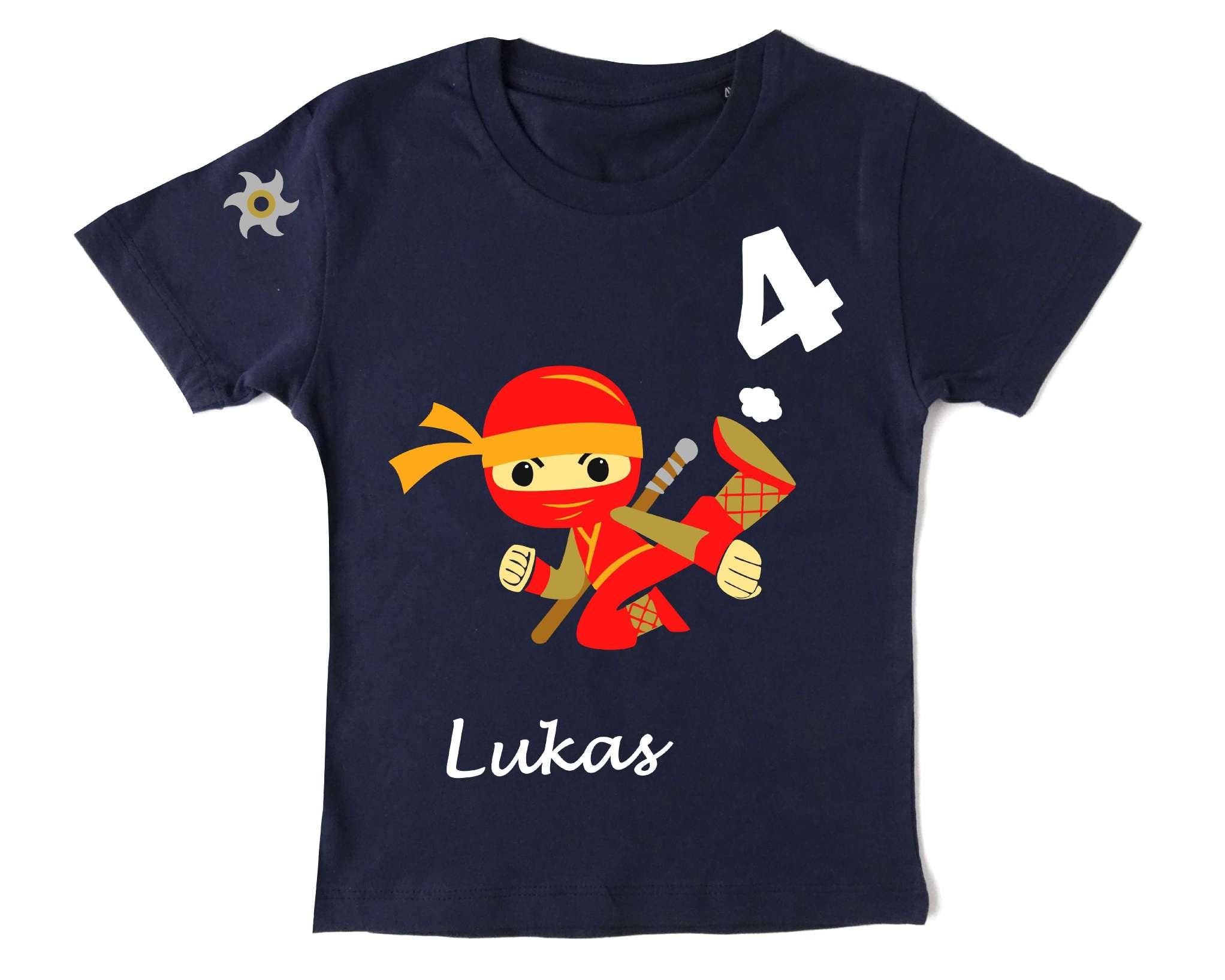 navi Geburtstagssshirt für Kinder mit rotem Ninja Kämpfer, Zahl und Name bedruckt, silber metallic Effekt