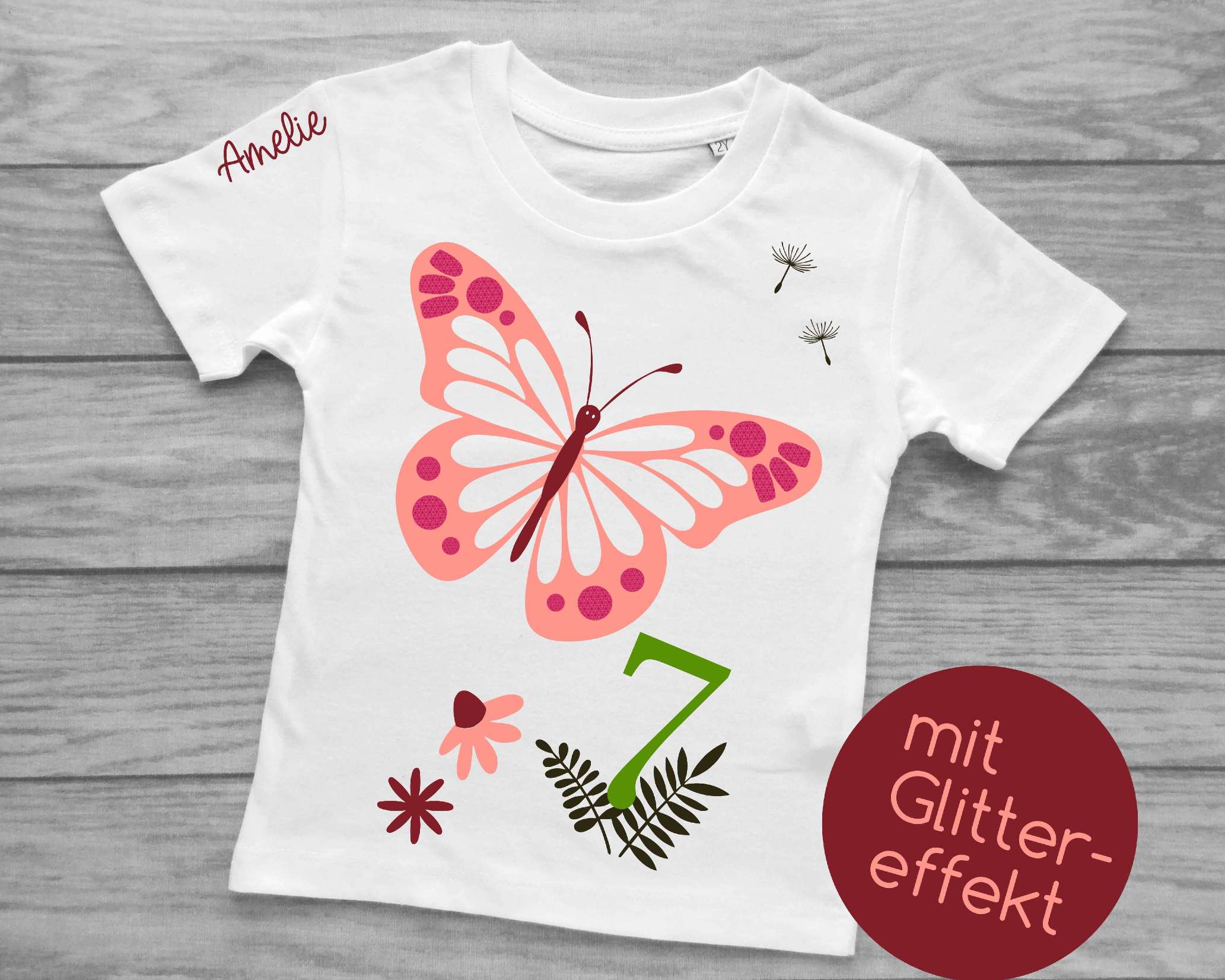 Kinder-Kurzarmshirt in weiß für Geburtstag mit Schmetterling bedruckt, mit holographischem Effekt, mit Name und Zahl