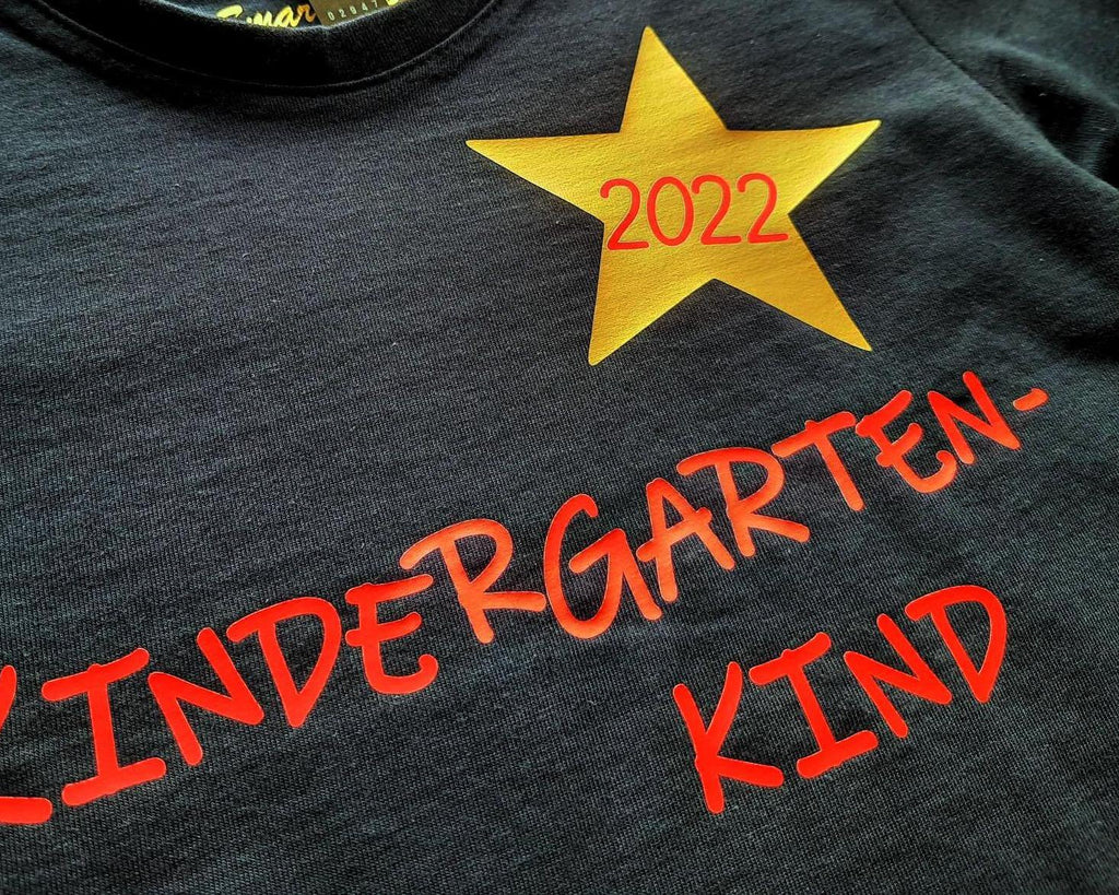 Detail Aufdruck navi Kindergartenshirt Kindergartenkind mit Name und Jahreszahl für KITA-Anfang