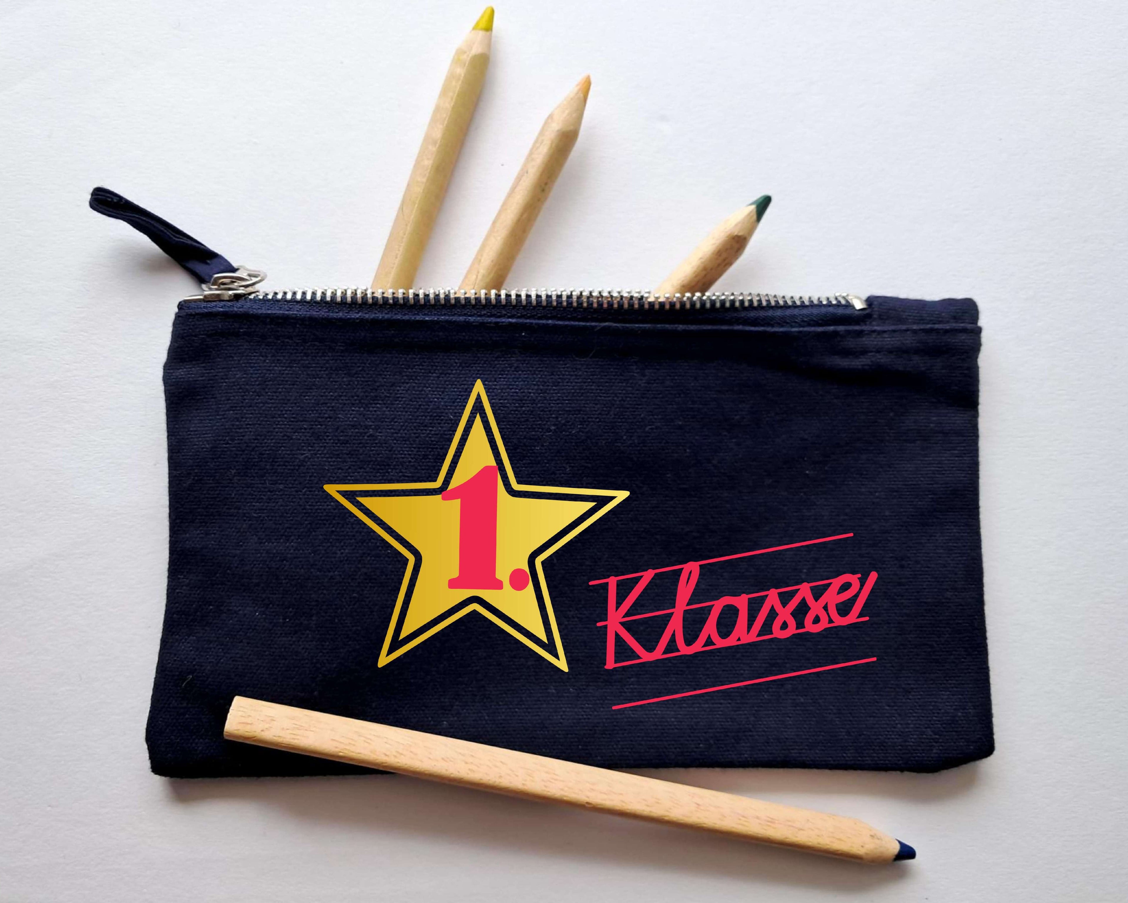 navi Stiftemäppchen mit Reißverschluss, bedruckt mit 1. Klasse in Schreibschrift in pink und gold metallic Stern