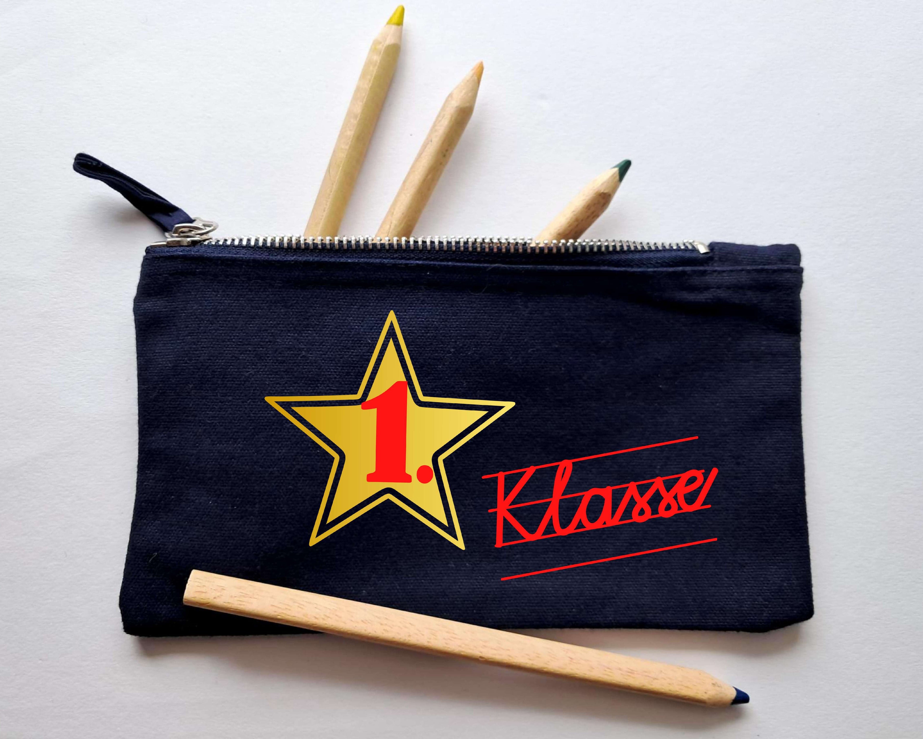 navi Stiftemäppchen mit Reißverschluss, bedruckt mit 1. Klasse in Schreibschrift in rot und gold metallic Stern