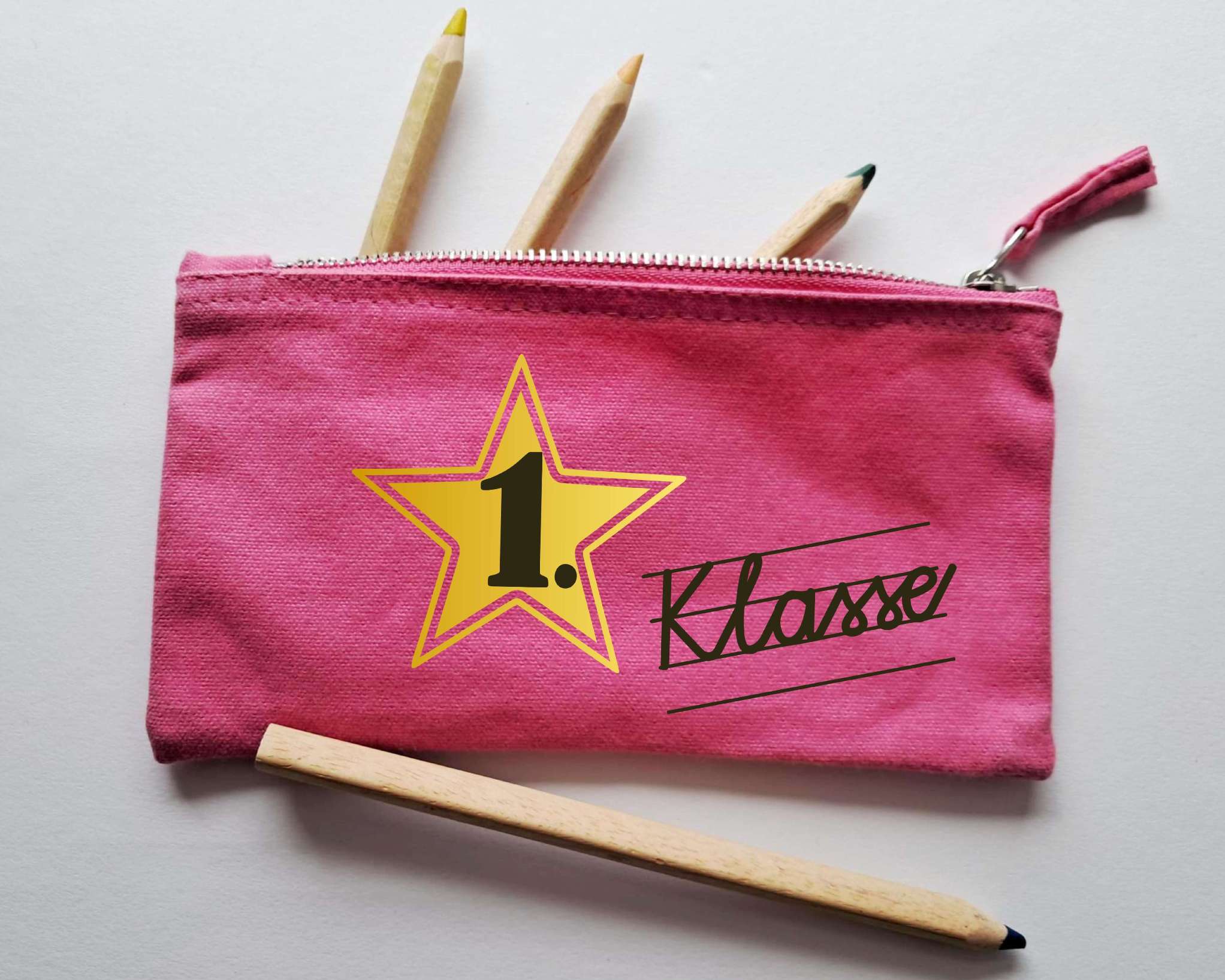 pinkes Stiftemäppchen mit Reißverschluss, bedruckt mit 1. Klasse in Schreibschrift und gold metallic Stern