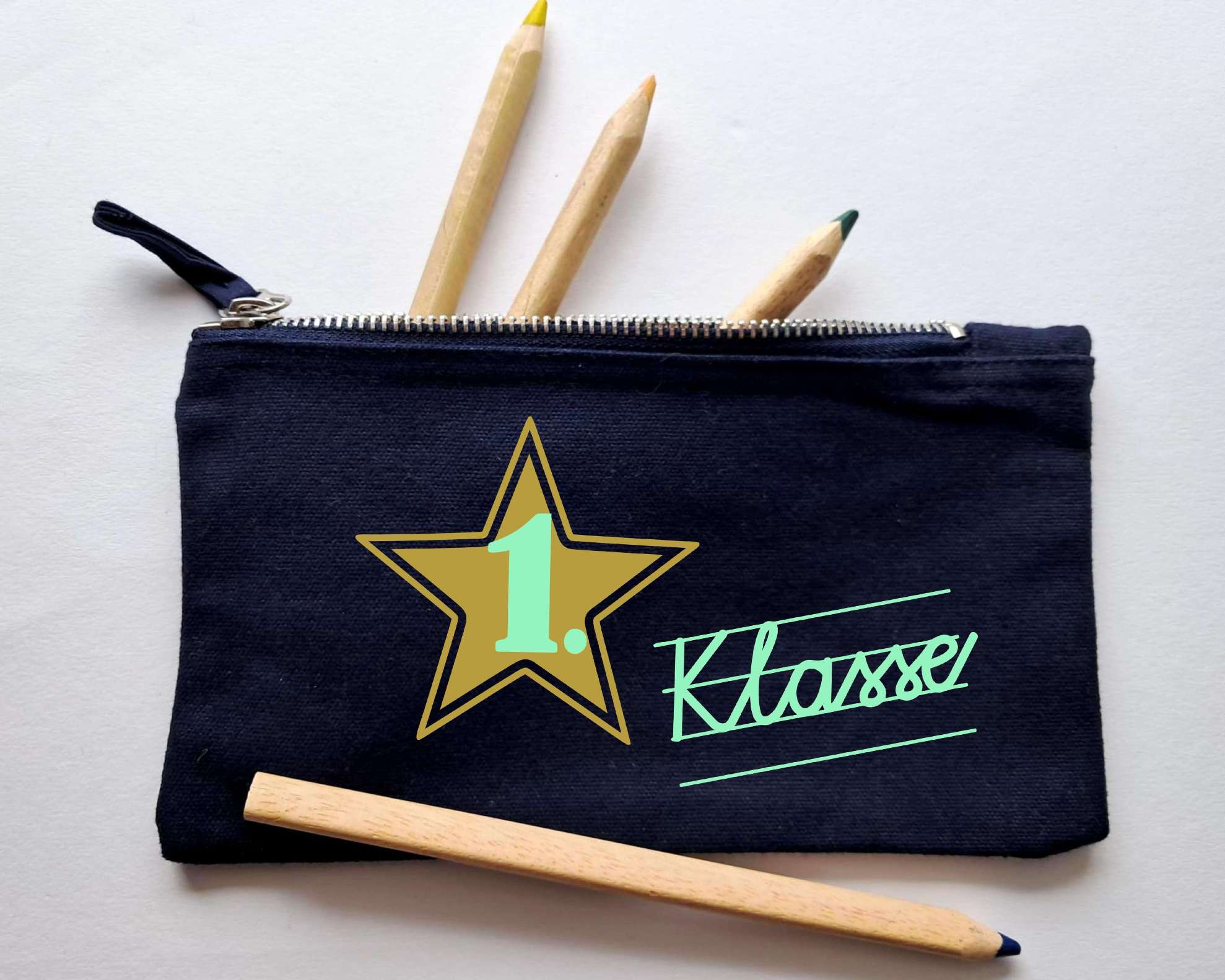 navi Stiftemäppchen mit Reißverschluss, bedruckt mit 1. Klasse in Schreibschrift und gold metallic Stern