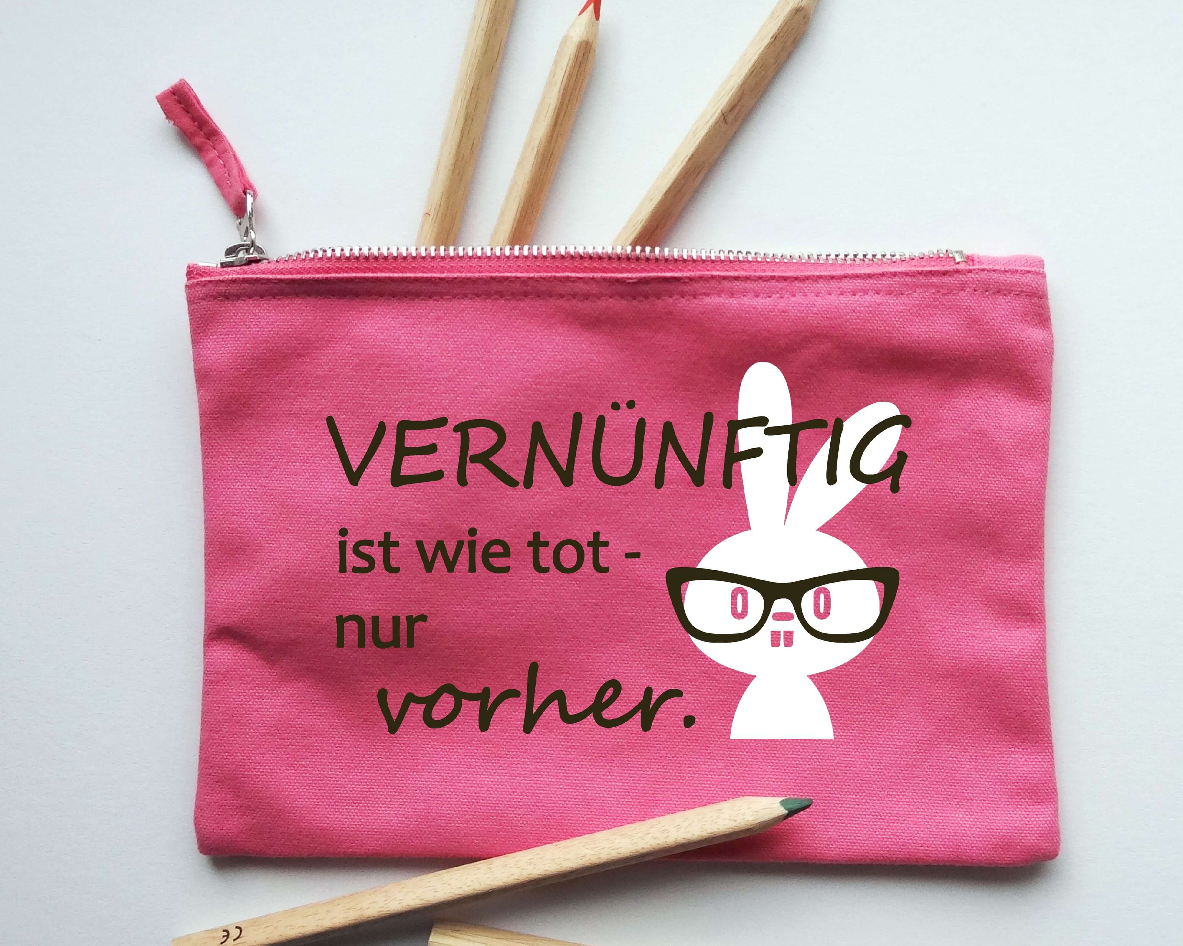 Mäppchen mit Reißverschluss, mit Hase bedruckt, Vernüftig ist wie tot, nur vorher in pink-weiß
