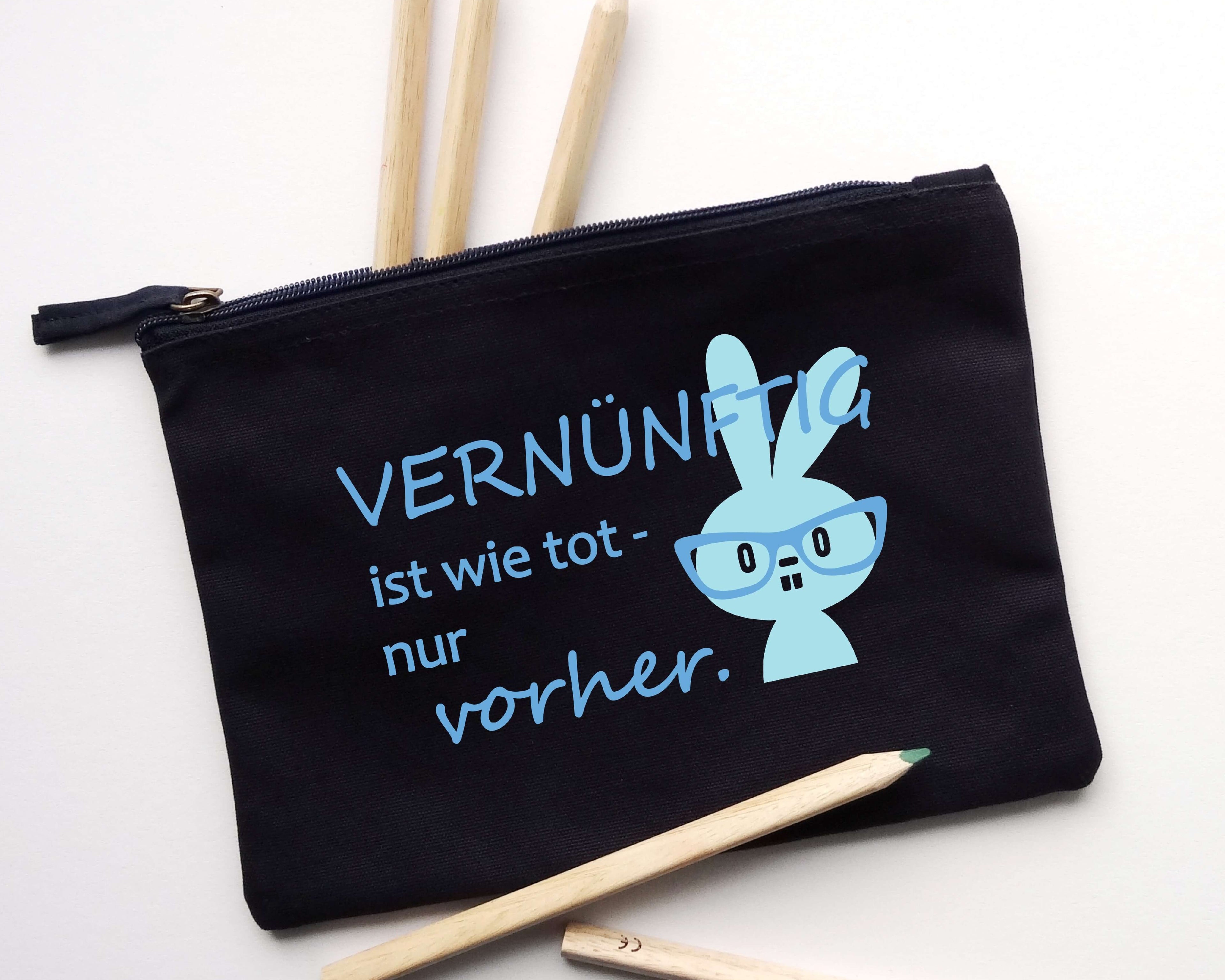 nachtblaues Stiftemäppchen mit Hase bedruckt, Vernüftig ist wie tot, nur vorher