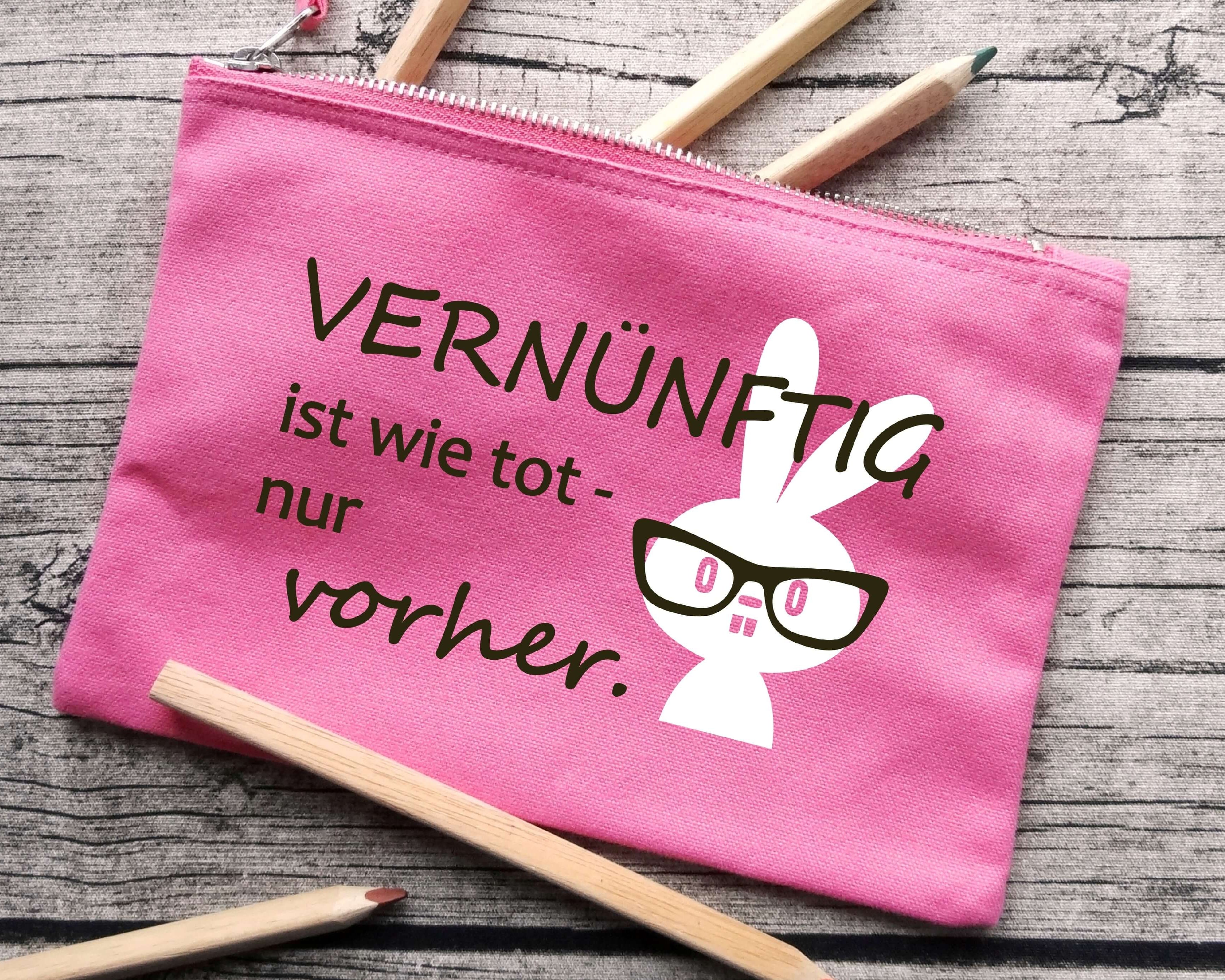 rosa Stiftemäppchen mit weißem Hase bedruckt, Vernüftig ist wie tot, nur vorher