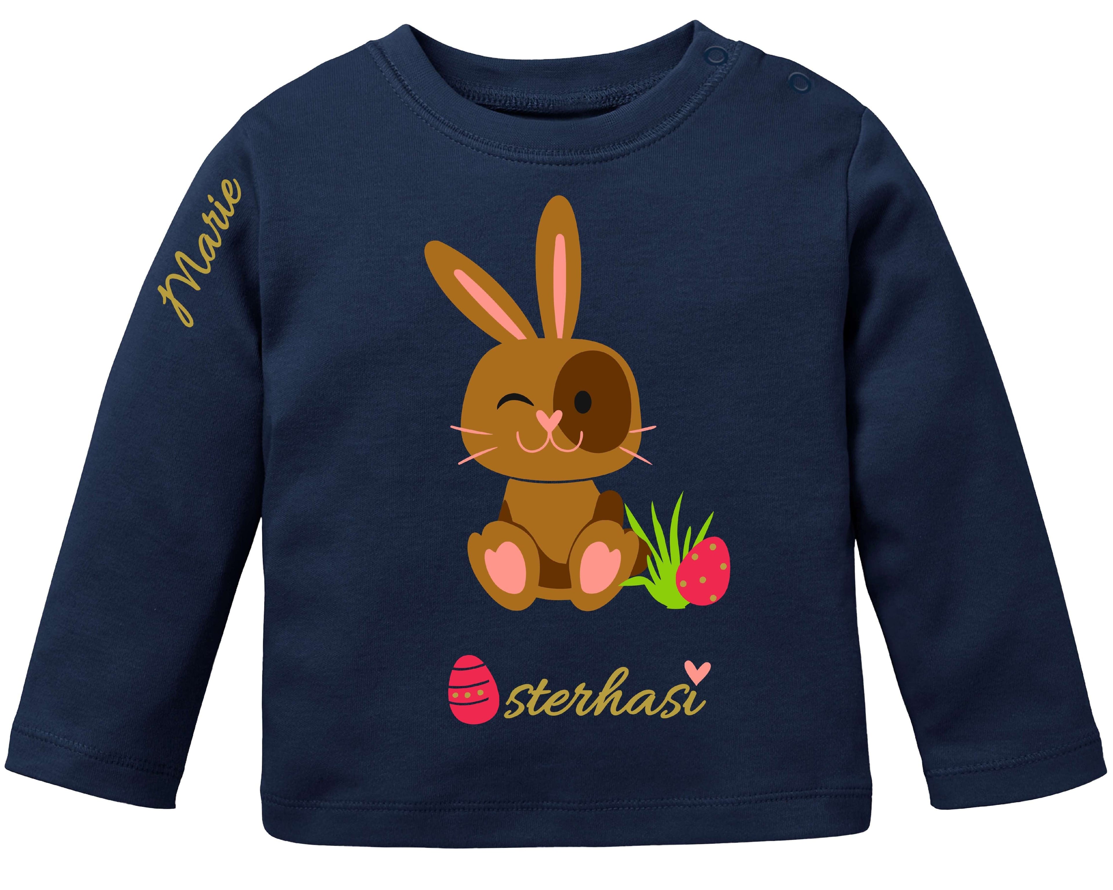 dunkelblaues Baby-Shirt mit süßem Osterhase in hellbraun, mit Name und Druckknöpfen an der Schulter und langen Ärmeln