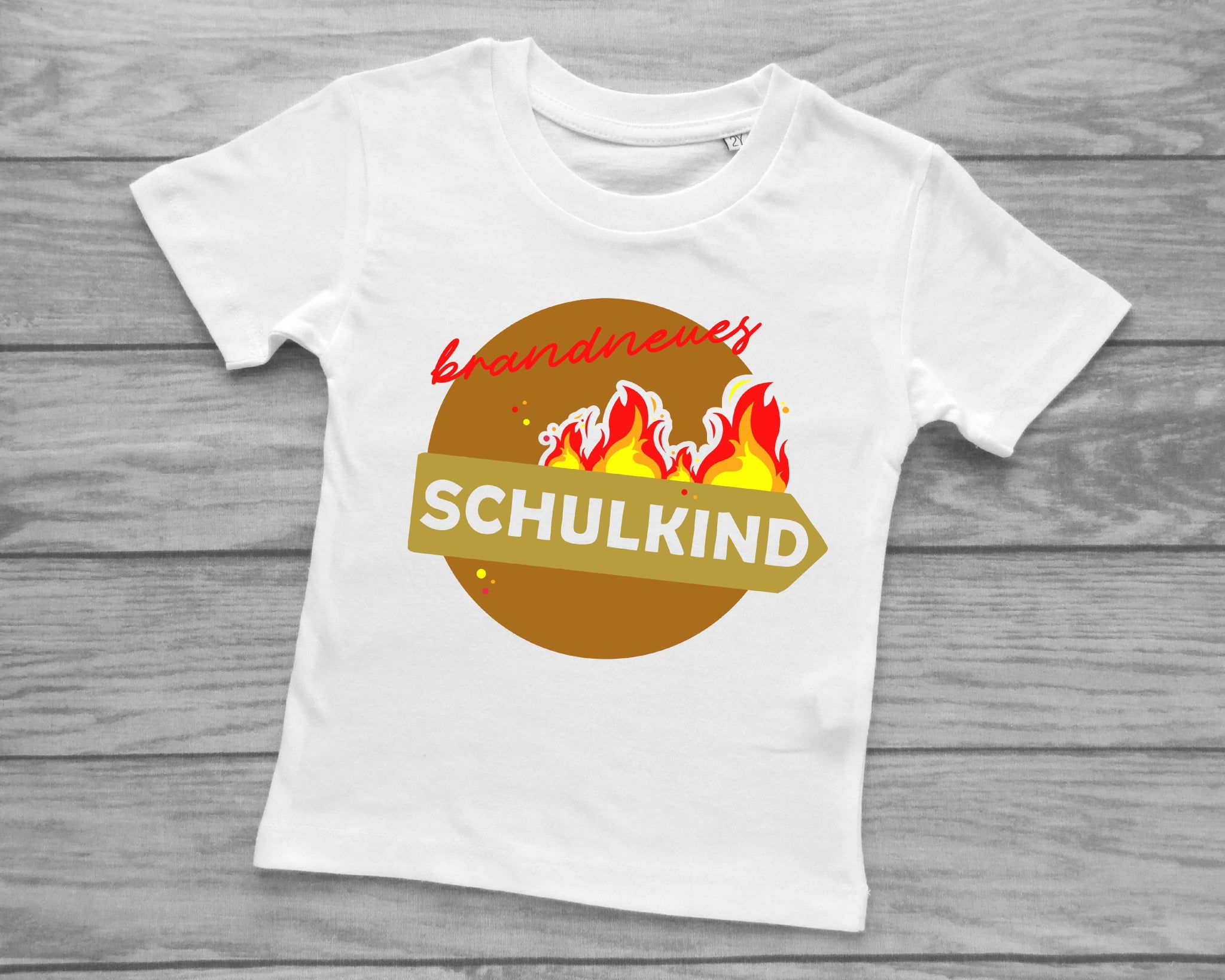weißes Kinder-T-Shirt zur Einschulung bedruckt mit brandneues Schulkind in gold/braun
