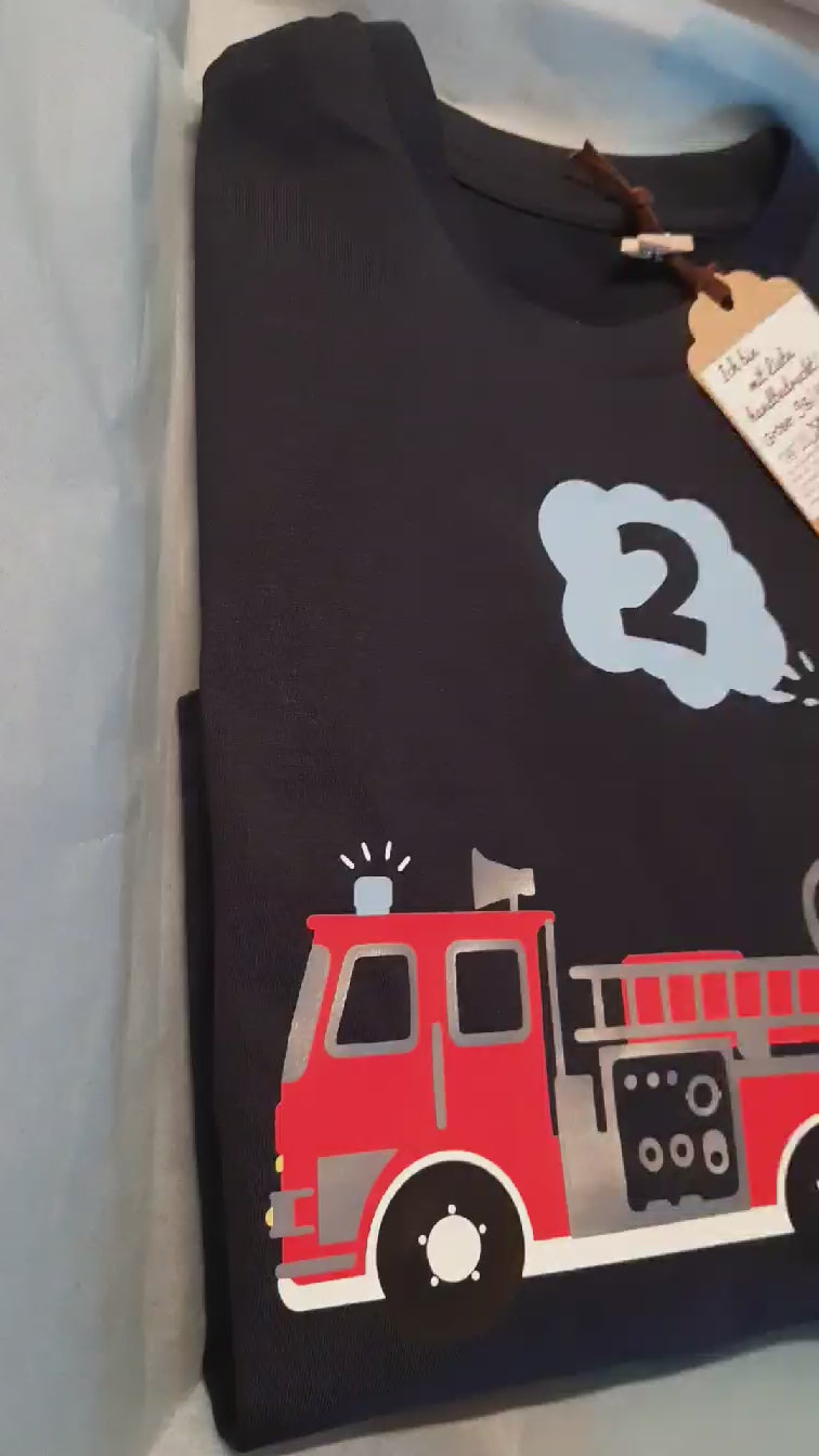 Kurzvideo Feuerwehrshirt für Kinder Geburtstag mit Name und Zahl und schimmerndem silber